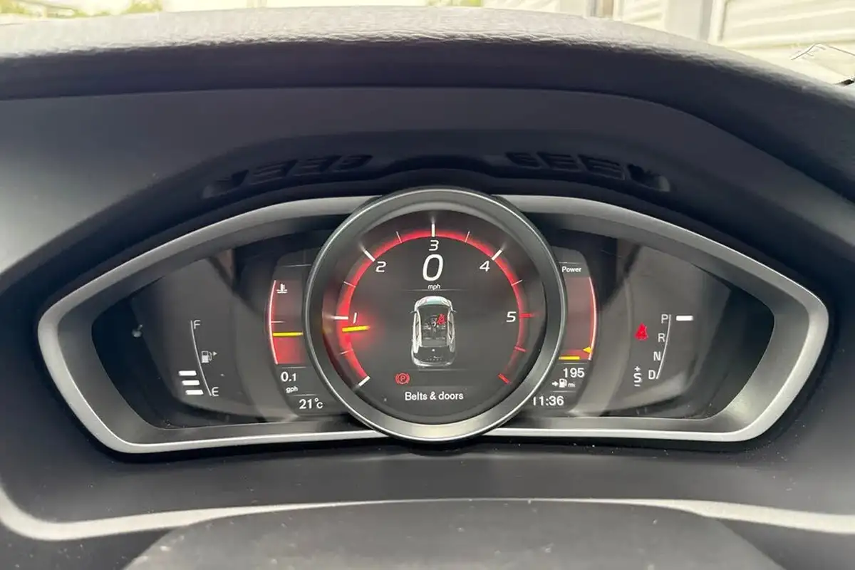 2016-volvo-v40-20td-d3-r-design-pro-geartronic-big-57