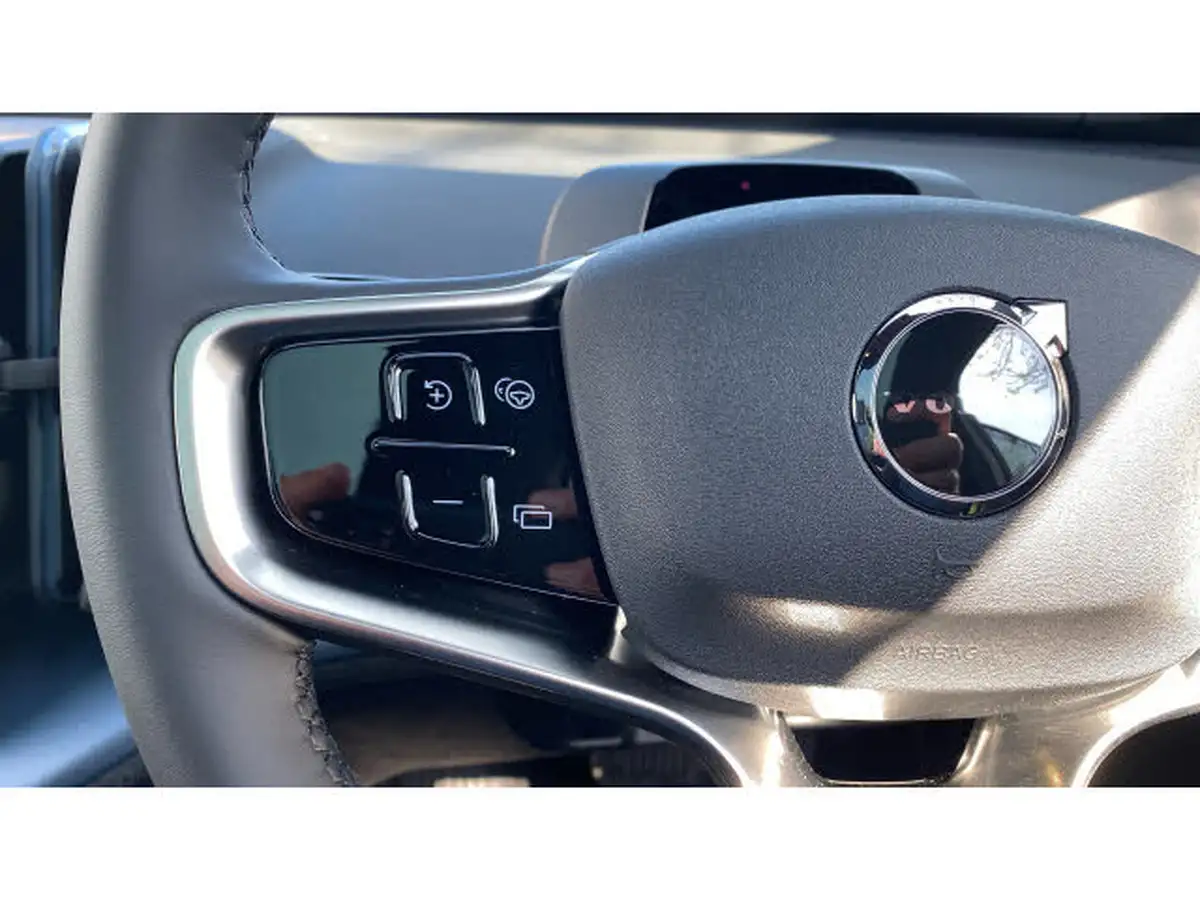 2025-volvo-ex30-e-twin-ultra-big-17