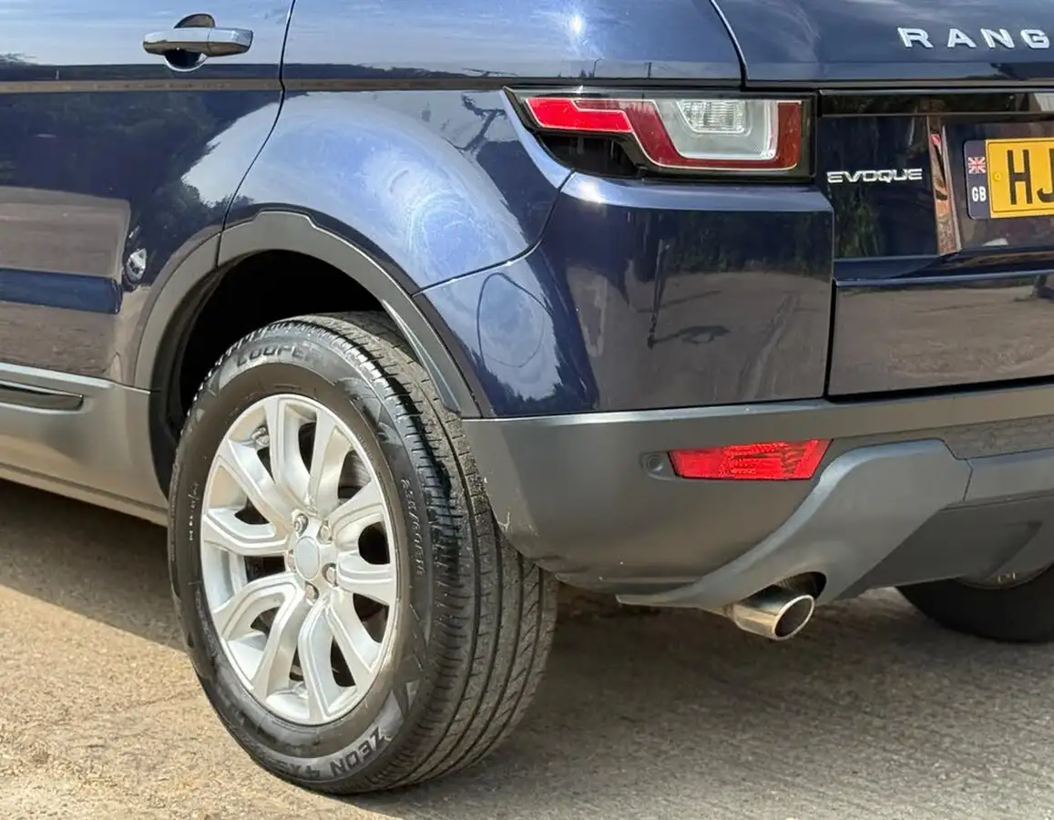 2016-land-rover-range-rover-evoque-20td4-se-tech-ss-hatchback-5d-auto-big-24