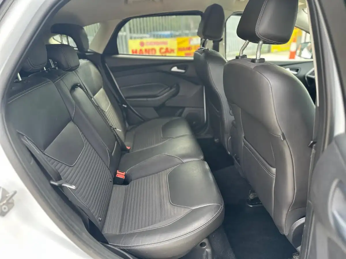 2015-ford-focus-15tdci-titanium-hatchback-big-23