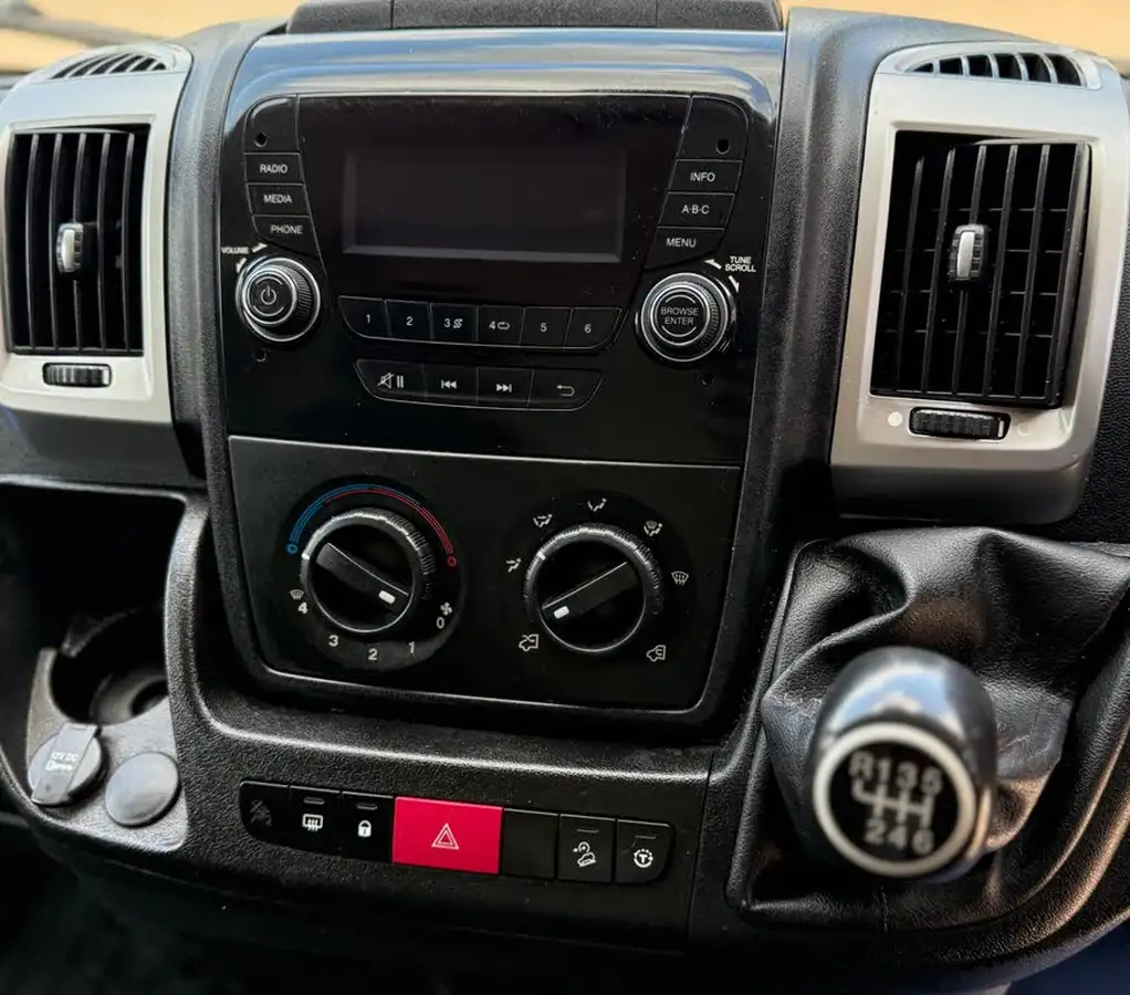 2017-fiat-ducato-20td-35-lh2-panel-big-18