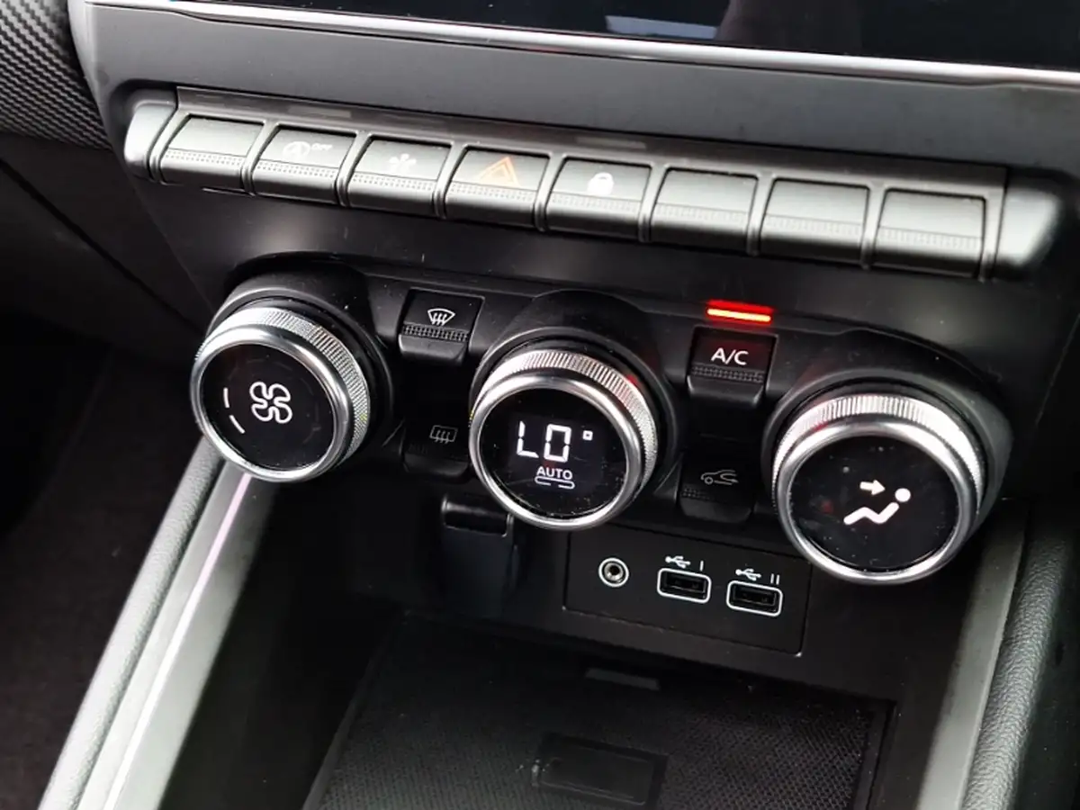 2023-renault-clio-10-tce-rs-line-big-13