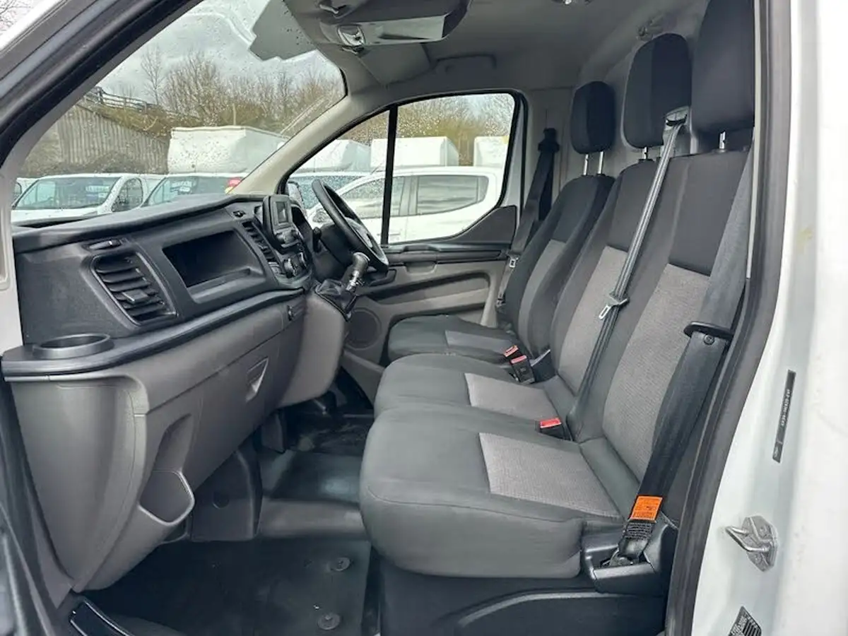 2020-ford-transit-custom-20tdci-280-l1h1-leader-105pseu6dt-panel-van-big-15