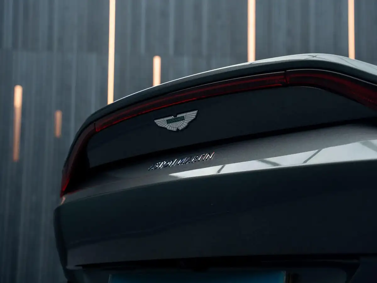 2018-aston-martin-vantage-40-v8-vantage-big-28