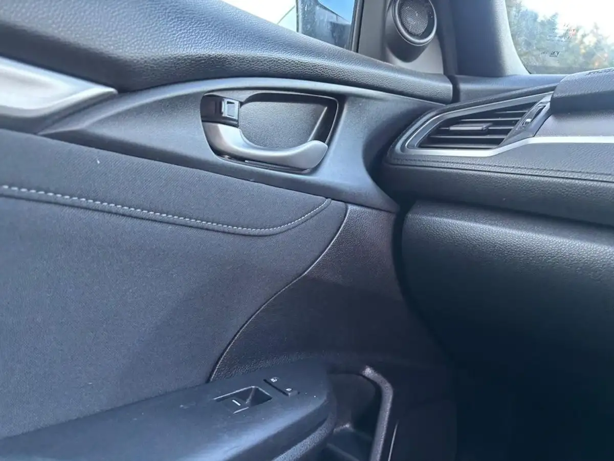 2020-honda-civic-10-vtec-turbo-se-hatchback-5d-big-30