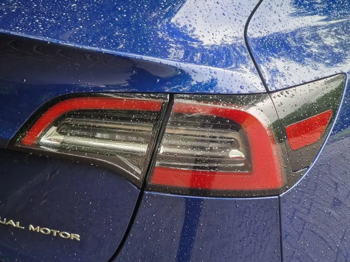 2020-tesla-model-3-e-long-range-big-52