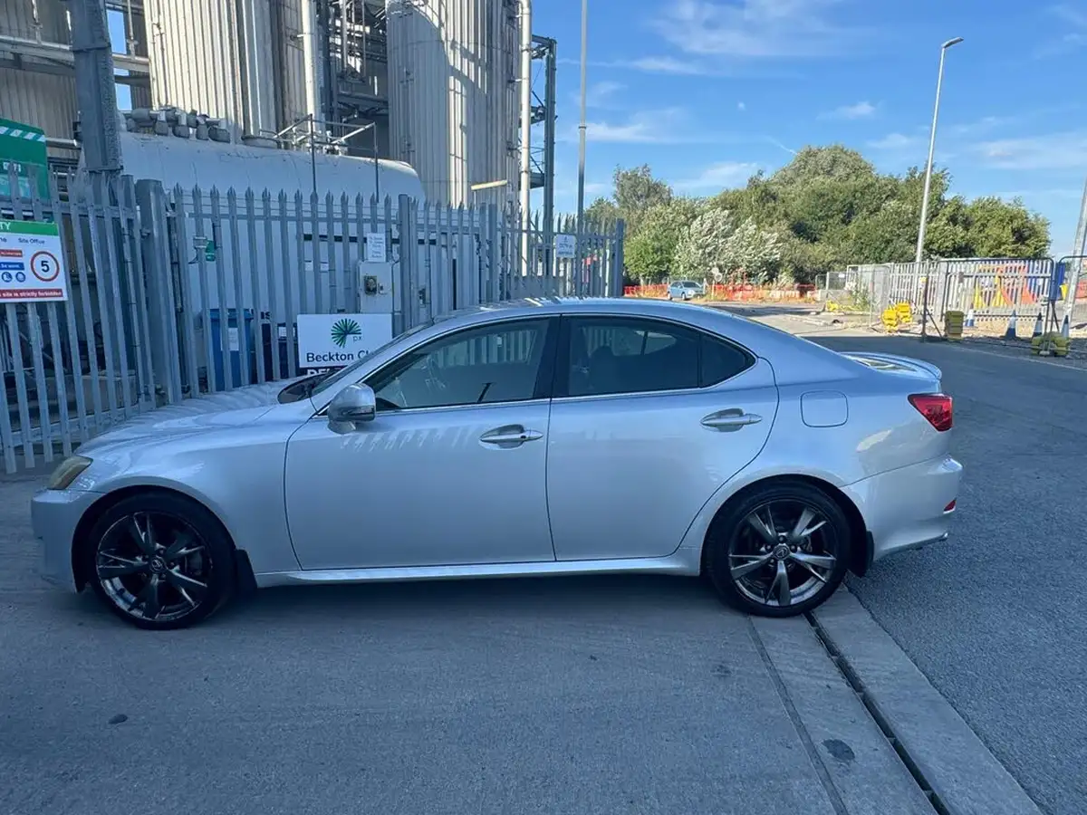 2009-lexus-is-250-25-se-l-saloon-4d-auto-big-3