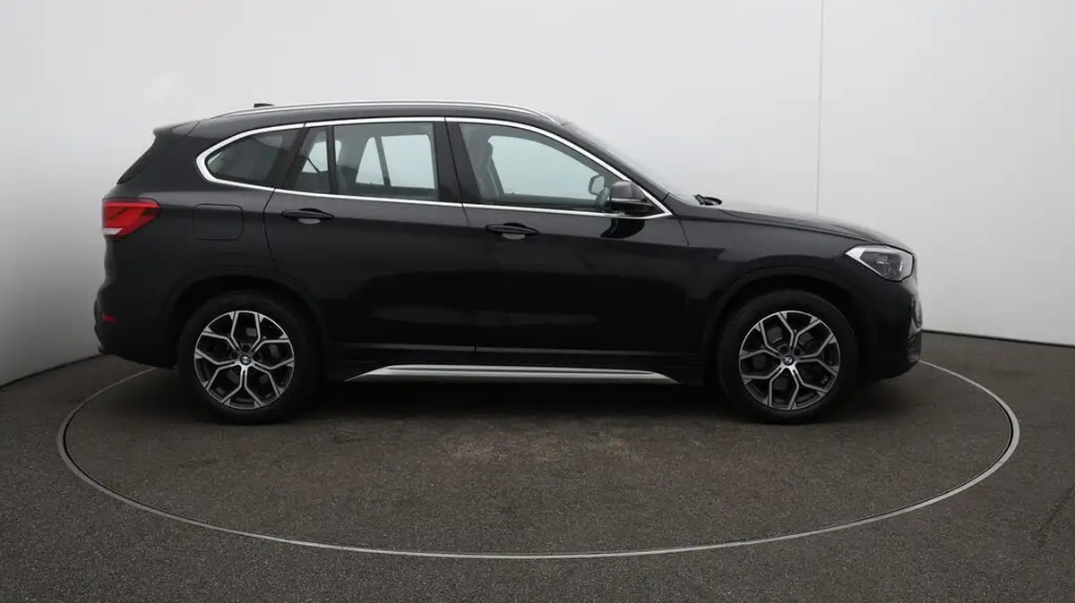 2021-bmw-x1-20-sdrive20i-xline-big-48