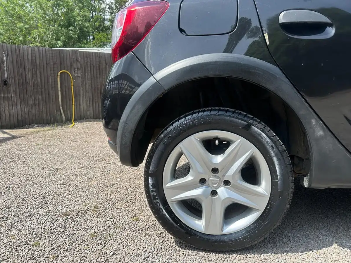 2014-dacia-sandero-stepway-15d-laureate-big-55