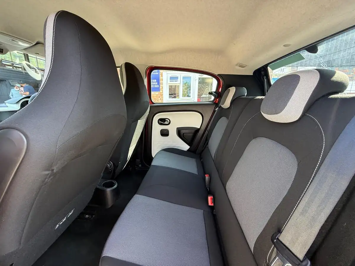 2015-renault-twingo-10-sce-play-big-13