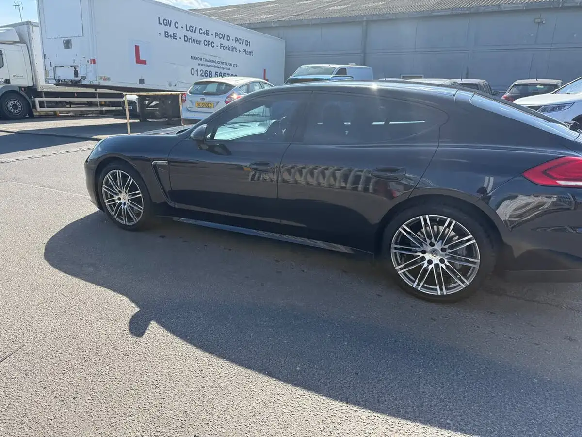 2014-porsche-panamera-30td-big-23