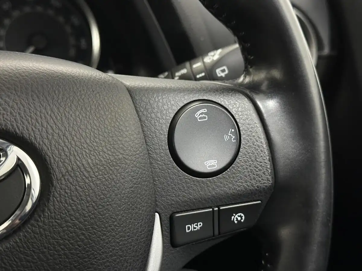 2014-toyota-auris-16-excel-hatchback-big-14