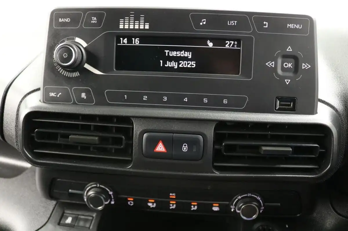2020-vauxhall-combo-15cdti-sportive-2300-100pseu6d-t-l2h1-panel-big-37