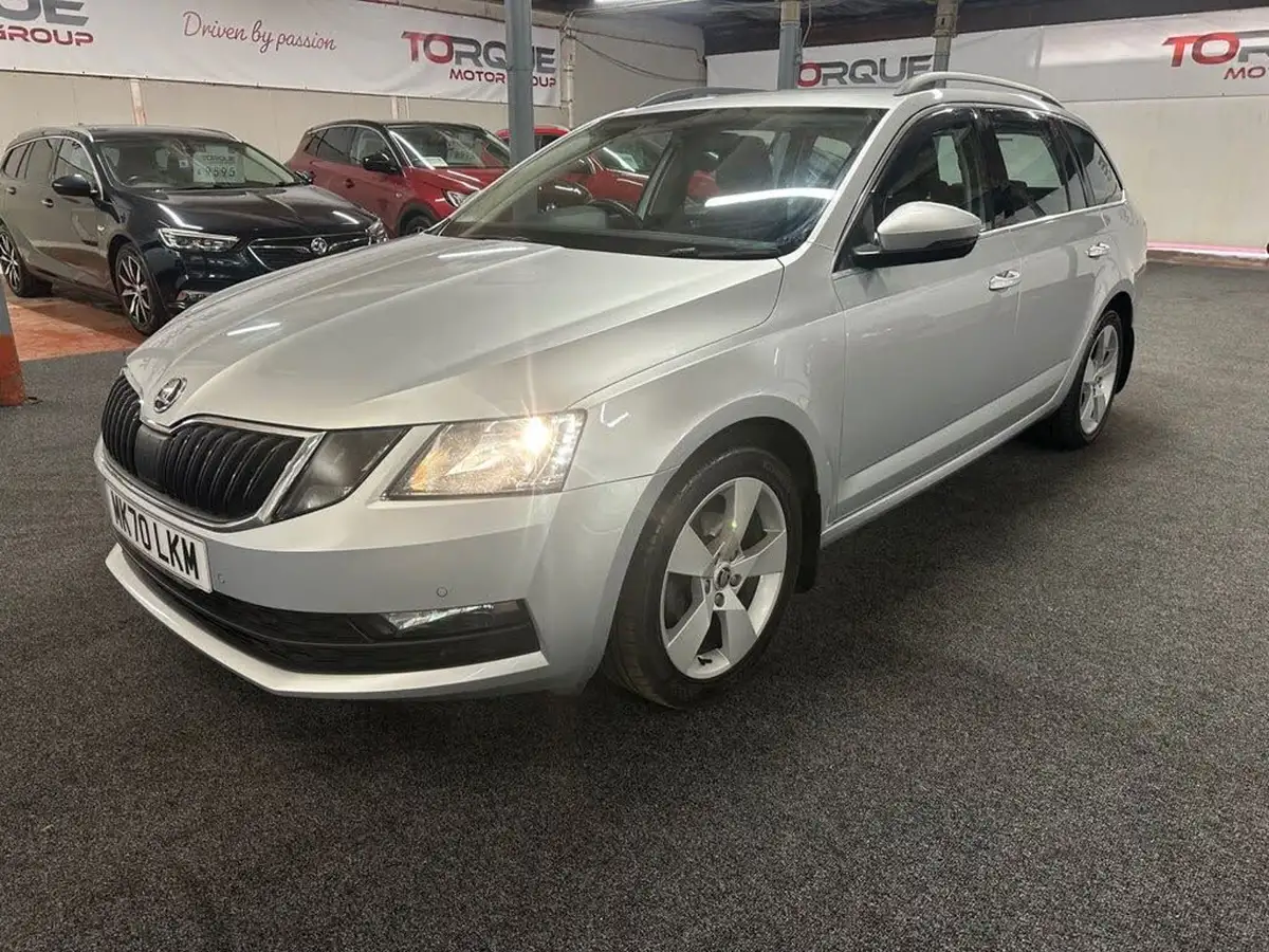 2020-skoda-octavia-16tdi-se-technology-estate-big-2