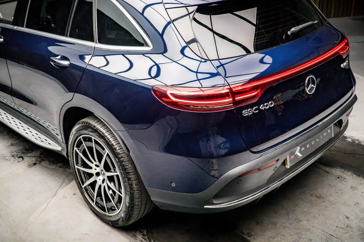 2021-mercedes-benz-eqc-e-eqc-400-amg-line-big-18