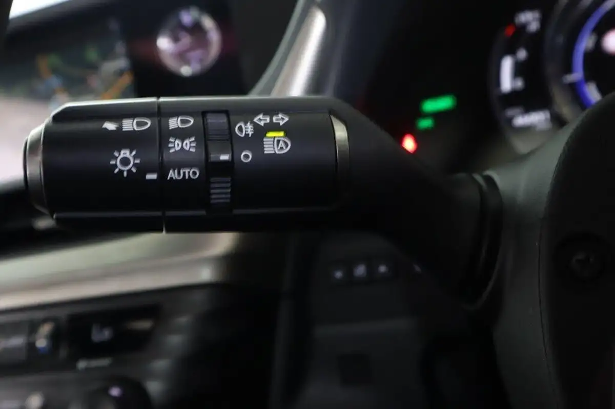 2019-lexus-es-300h-25-f-sport-big-22