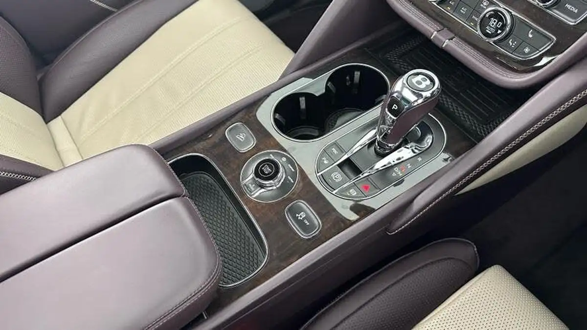 2020-bentley-bentayga-30-hybrid-big-17