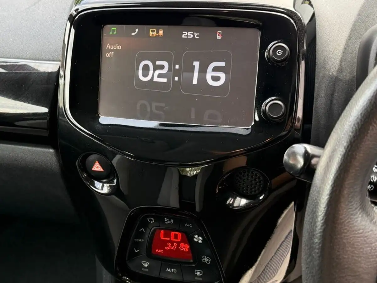 2014-toyota-aygo-10-vvt-i-x-clusiv-5d-big-28