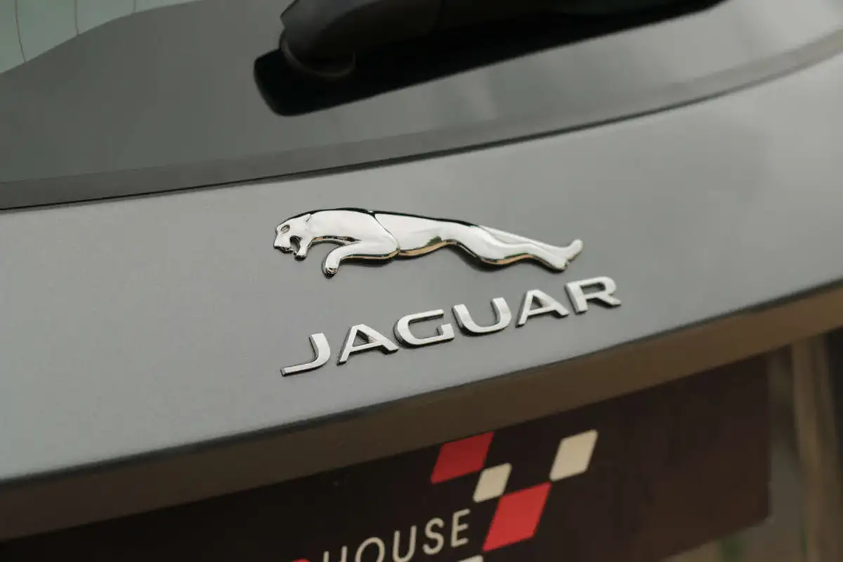 2020-jaguar-e-pace-20-i4-chequered-flag-200ps-big-29
