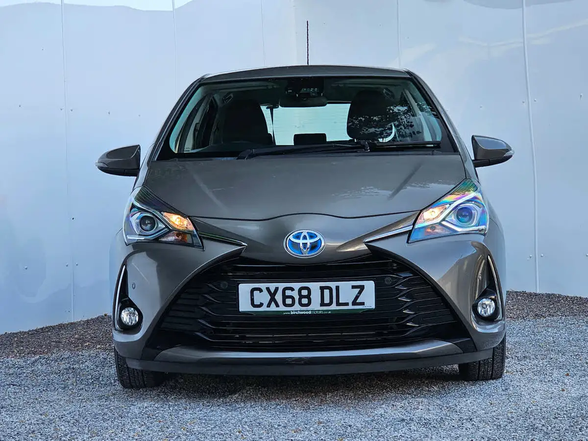 2019-toyota-yaris-15-vvt-i-icon-tech-98bhp-hybrid-1497cc-e-cvt-big-16