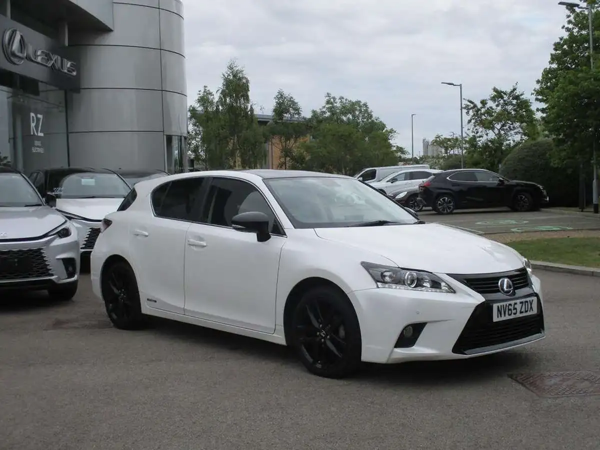 2015-lexus-ct-200h-18-sport-big-0