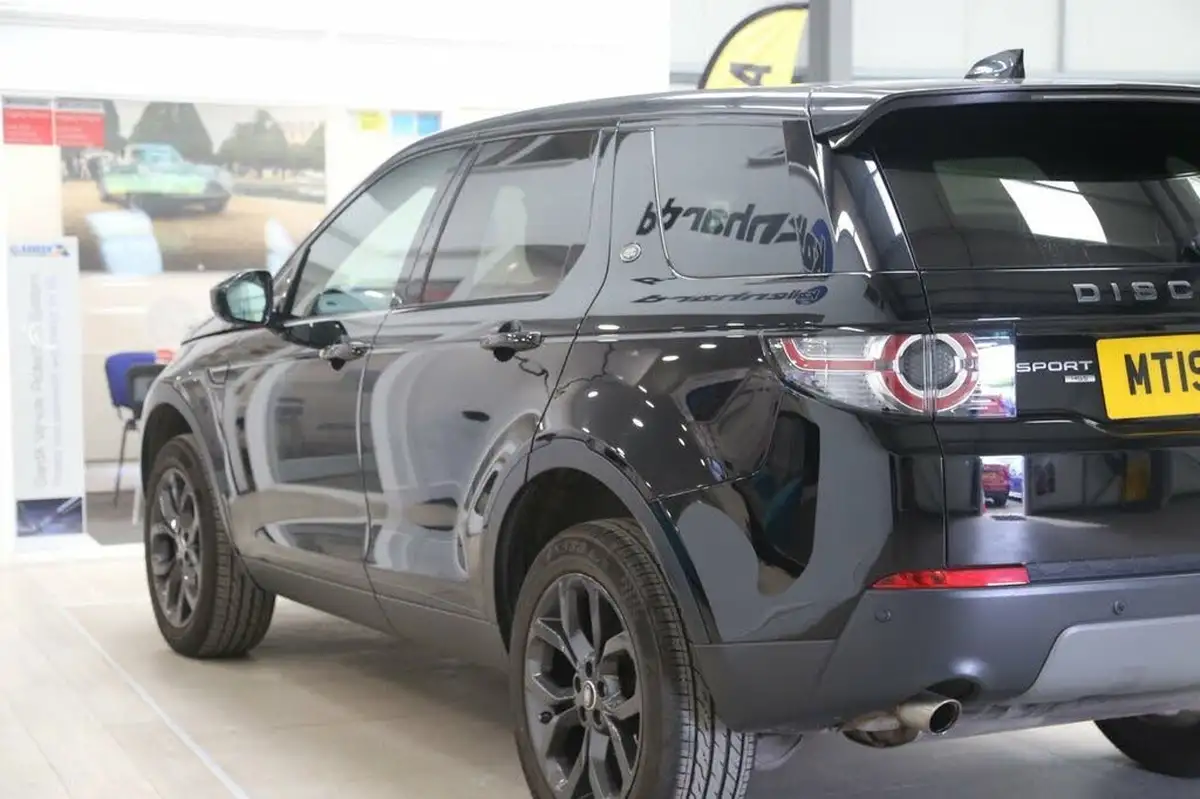 2019-land-rover-discovery-sport-20td4-landmark-big-3