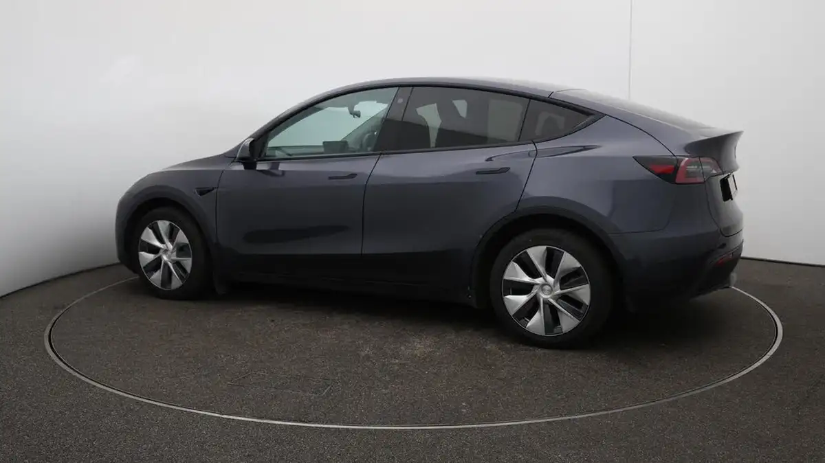 2022-tesla-model-y-e-long-range-big-29