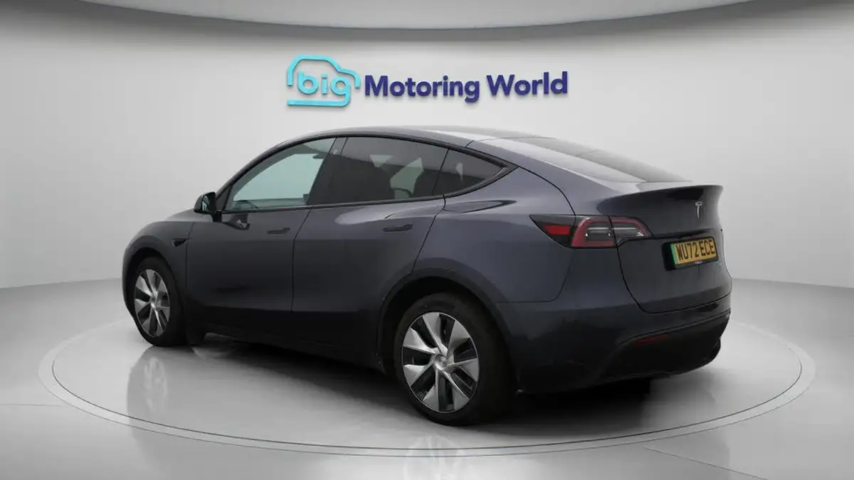 2022-tesla-model-y-e-long-range-big-5
