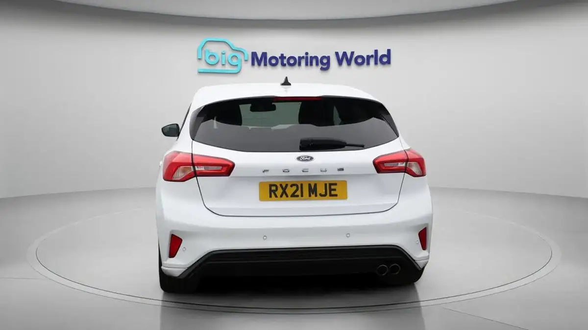 2020-ford-focus-20-st-line-x-hatchback-big-6