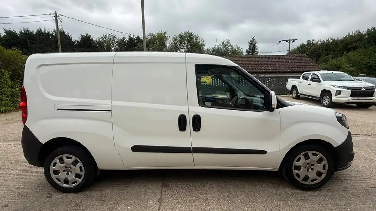2021-fiat-doblo-cargo-16td-l2h1-maxi-tecnico-120bhpeu6dt-panel-van-big-9