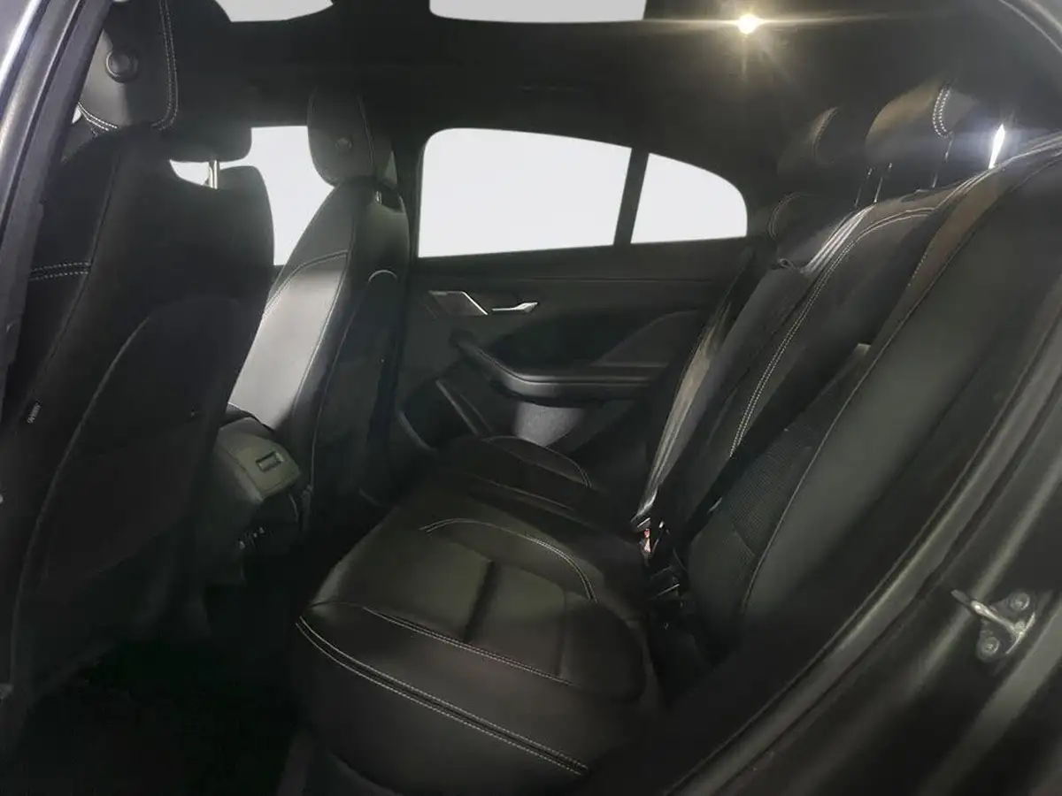 2021-jaguar-i-pace-ev400-se-big-13