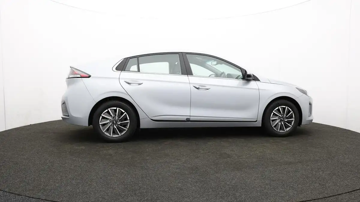 2022-hyundai-ioniq-e-premium-electric-big-33