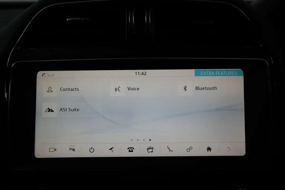 2020-jaguar-f-pace-20i-chequered-flag-big-35