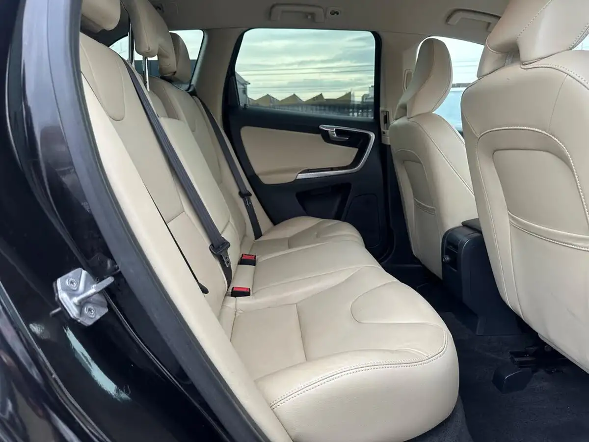 2017-volvo-xc60-20-t5-se-lux-big-11