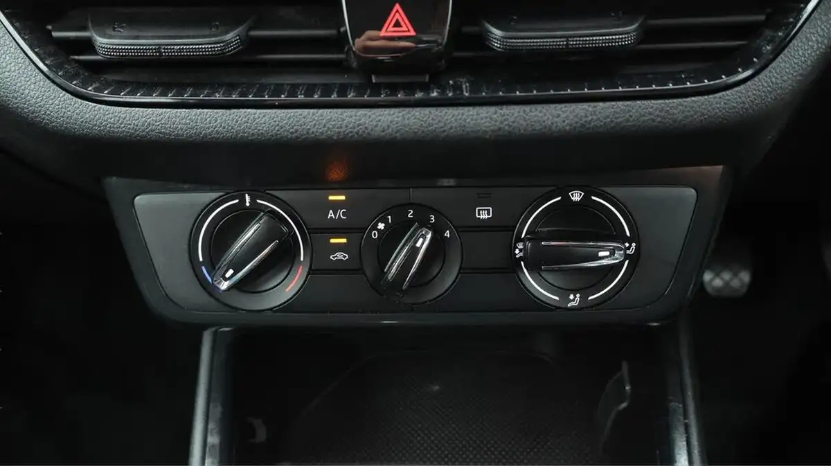 2022-skoda-fabia-10-mpi-se-comfort-big-12