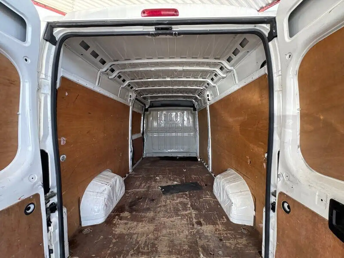 2018-peugeot-boxer-20-bluehdi-professional-335-l3-h2-big-15