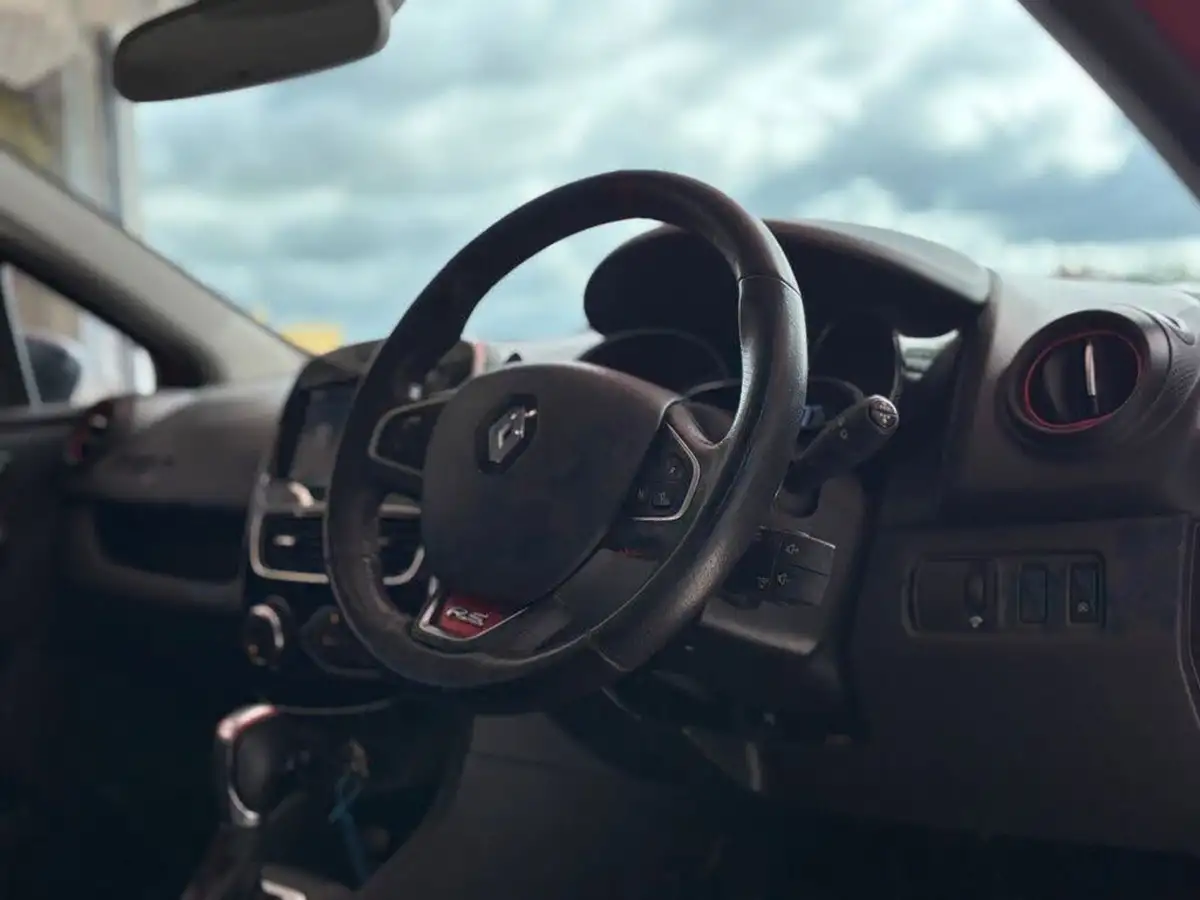 2016-renault-clio-16-turbo-renaultsport-nav-220-trophy-big-21