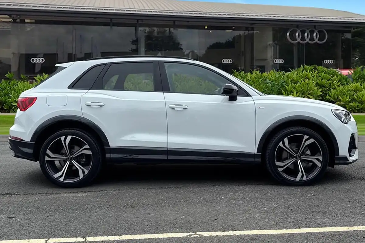 2025-audi-q3-15-35-tfsi-black-edition-station-wagon-s-tronic-big-2