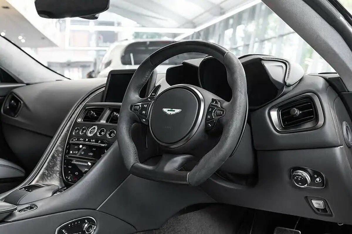 2018-aston-martin-dbs-52-v12-superleggera-big-2