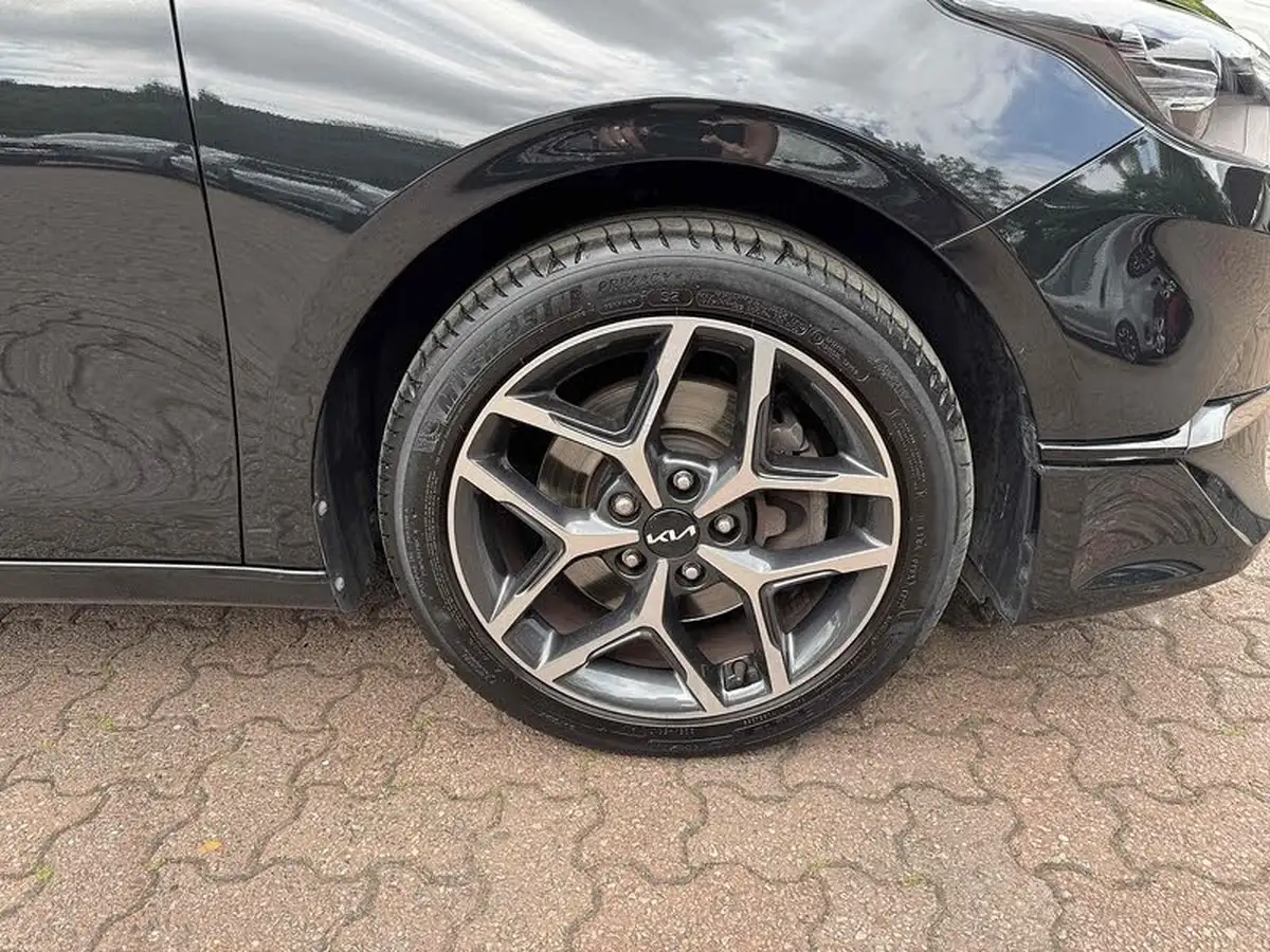 2022-kia-ceed-15-t-gdi-3-hatchback-big-39