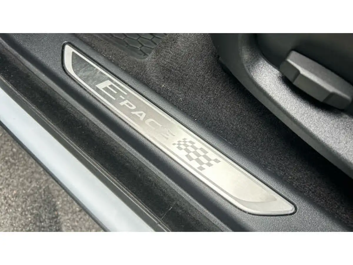 2019-jaguar-e-pace-20-i4d-chequered-flag-180ps-big-42