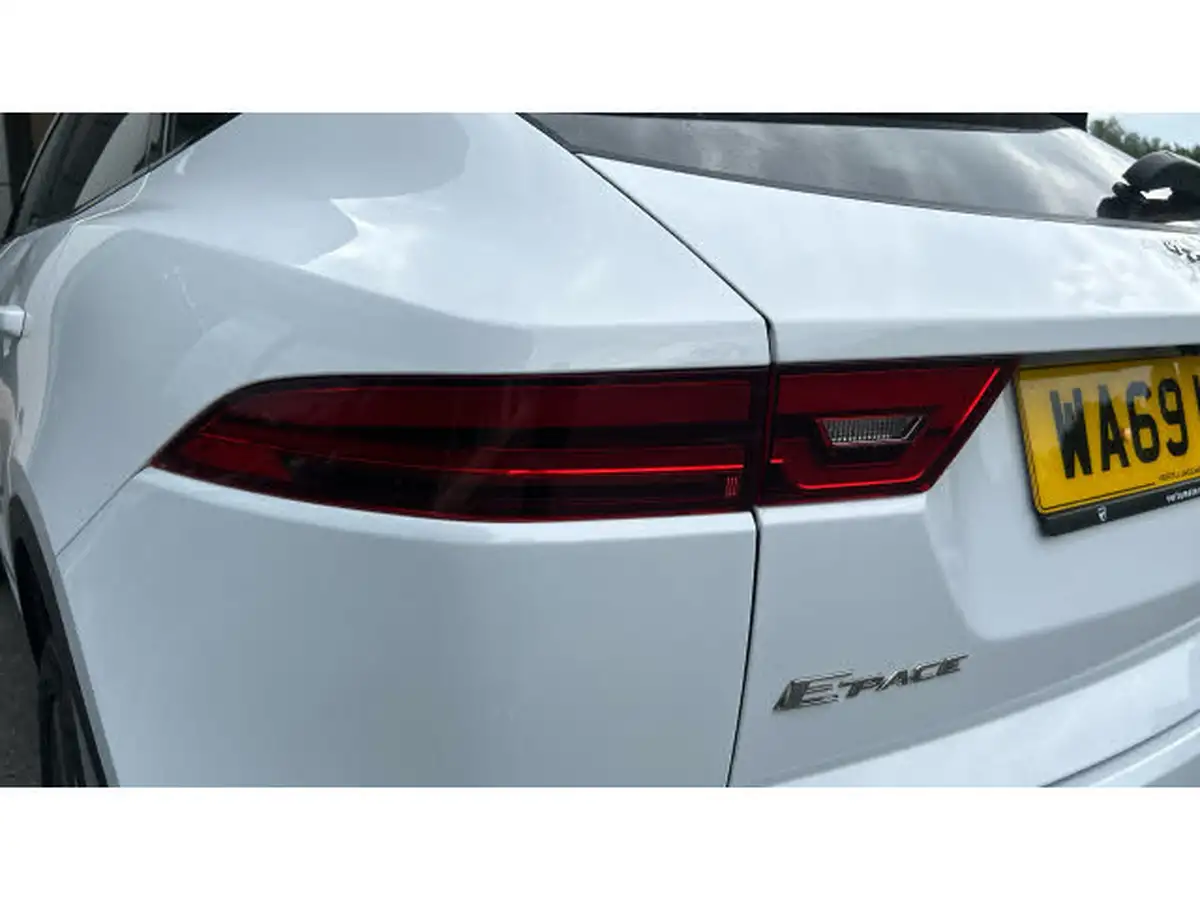 2019-jaguar-e-pace-20-i4d-chequered-flag-180ps-big-18