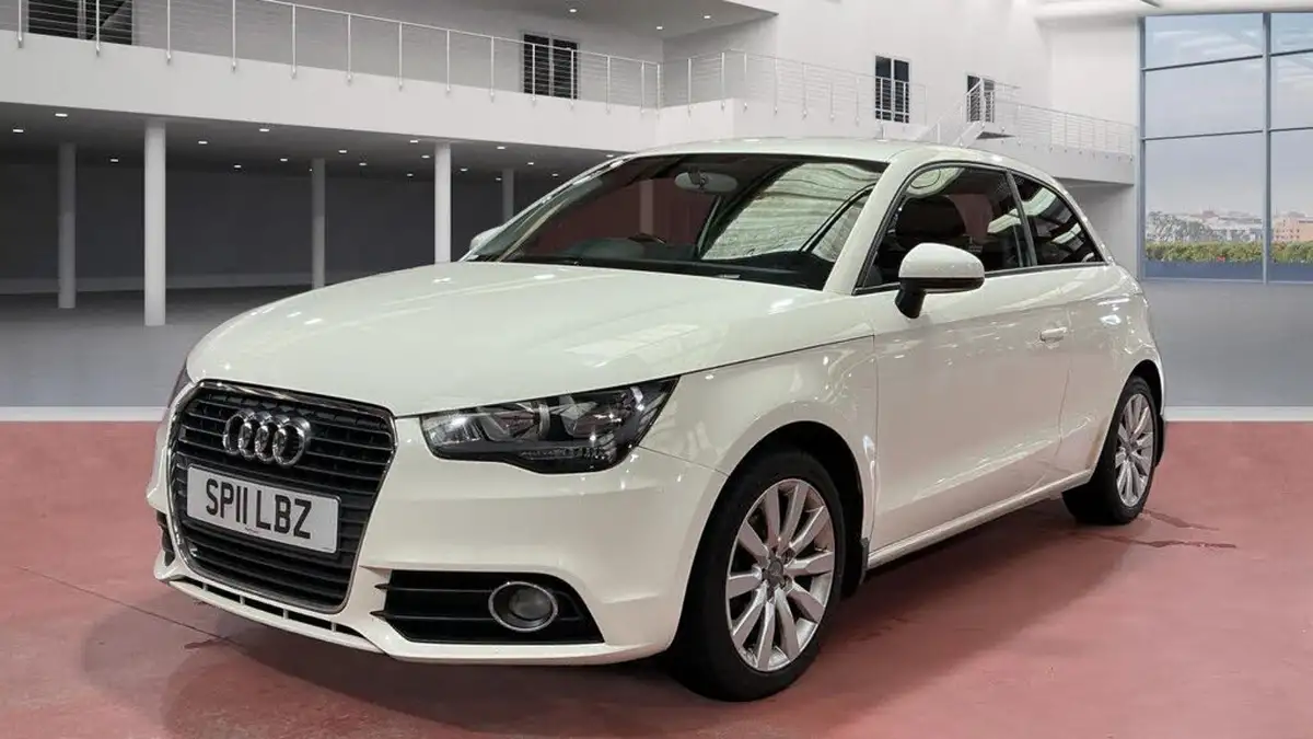2011-audi-a1-12-sport-hatchback-3d-big-1