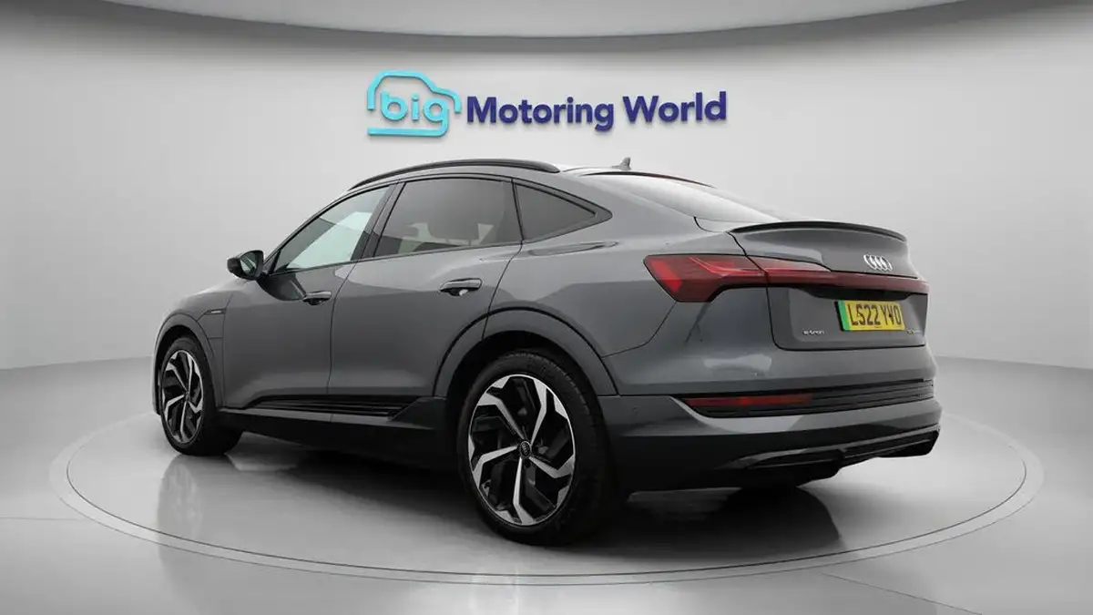 2022-audi-e-tron-50e-black-edition-sportback-big-5