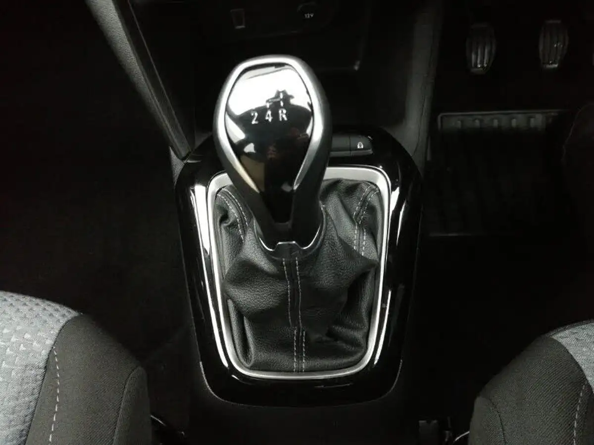 2024-vauxhall-corsa-12i-design-big-11