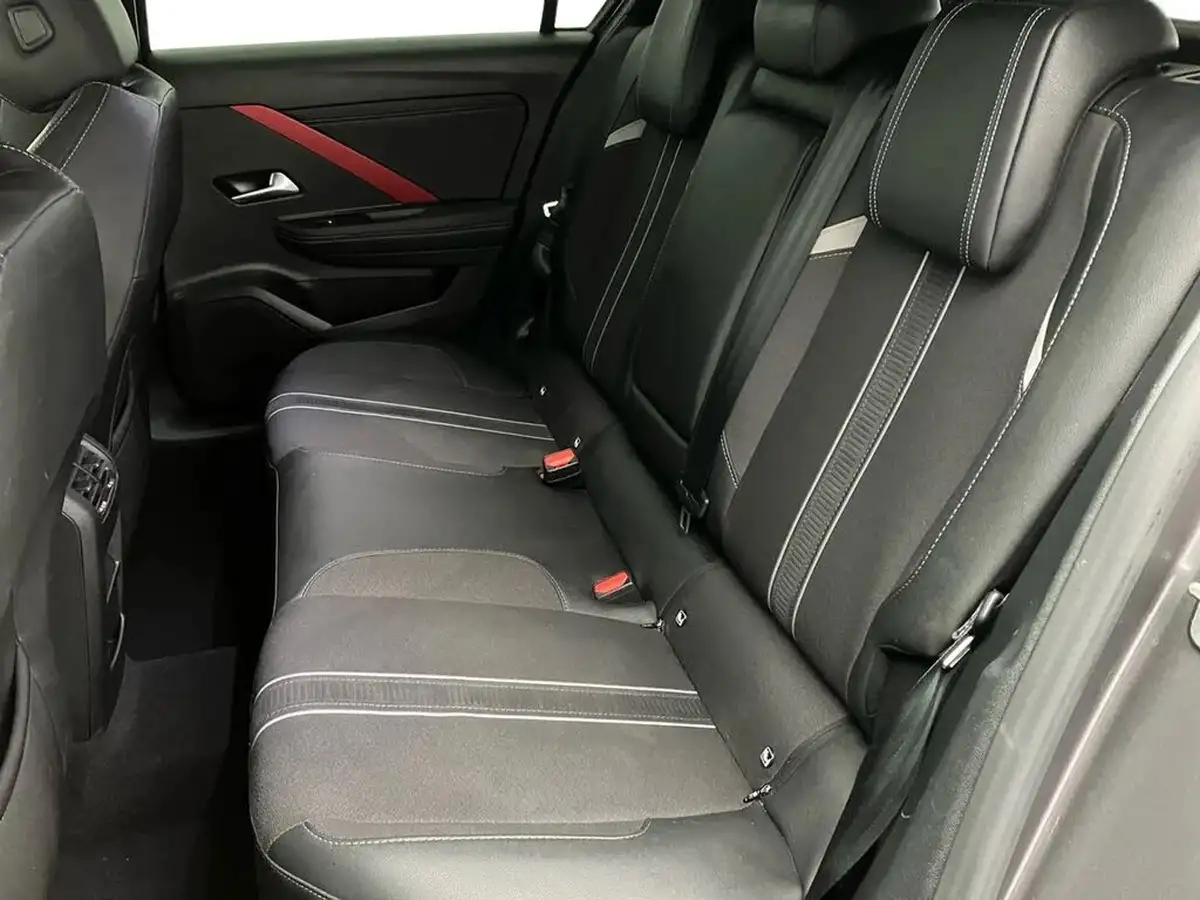 2022-vauxhall-astra-12-turbo-gs-line-hatchback-big-21