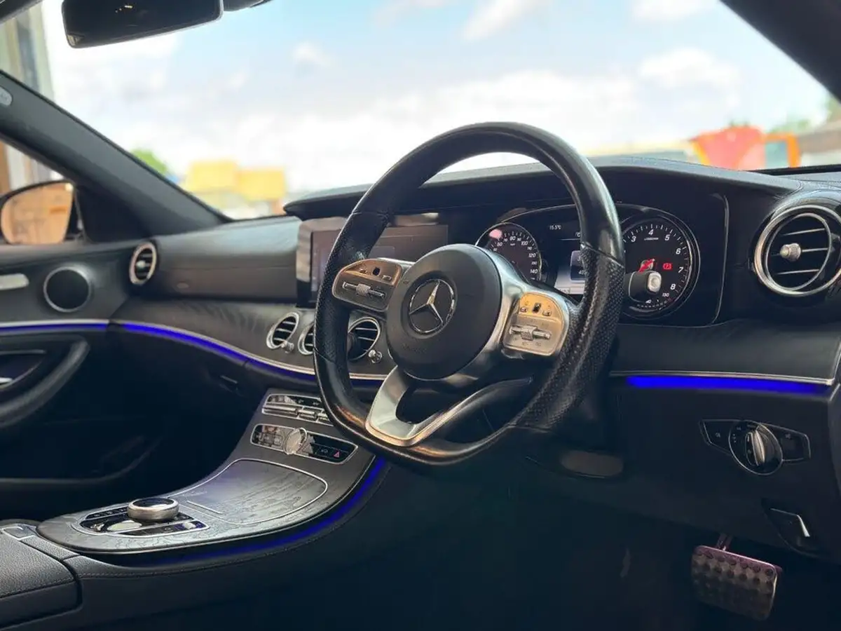 2018-mercedes-benz-e-class-20-e200-amg-line-ss-saloon-4d-big-1