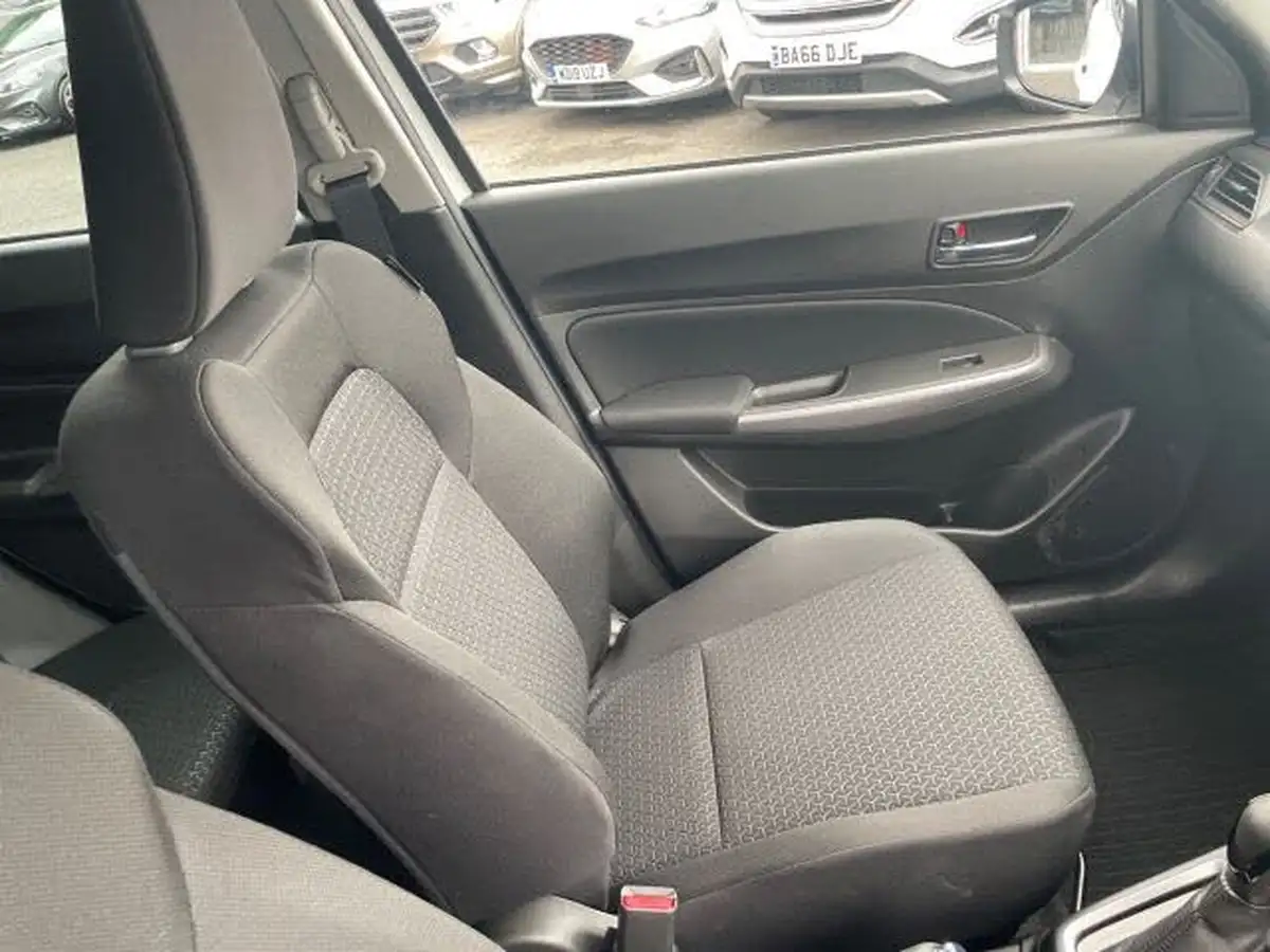 2023-suzuki-swift-12-dualjet-sz5-cvt-big-11