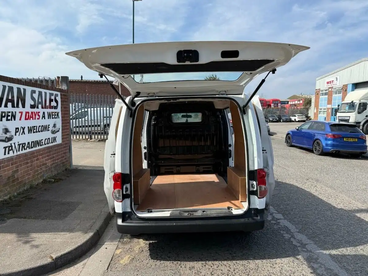 2017-nissan-nv200-15td-acenta-110bhp-eu6-panel-van-big-18