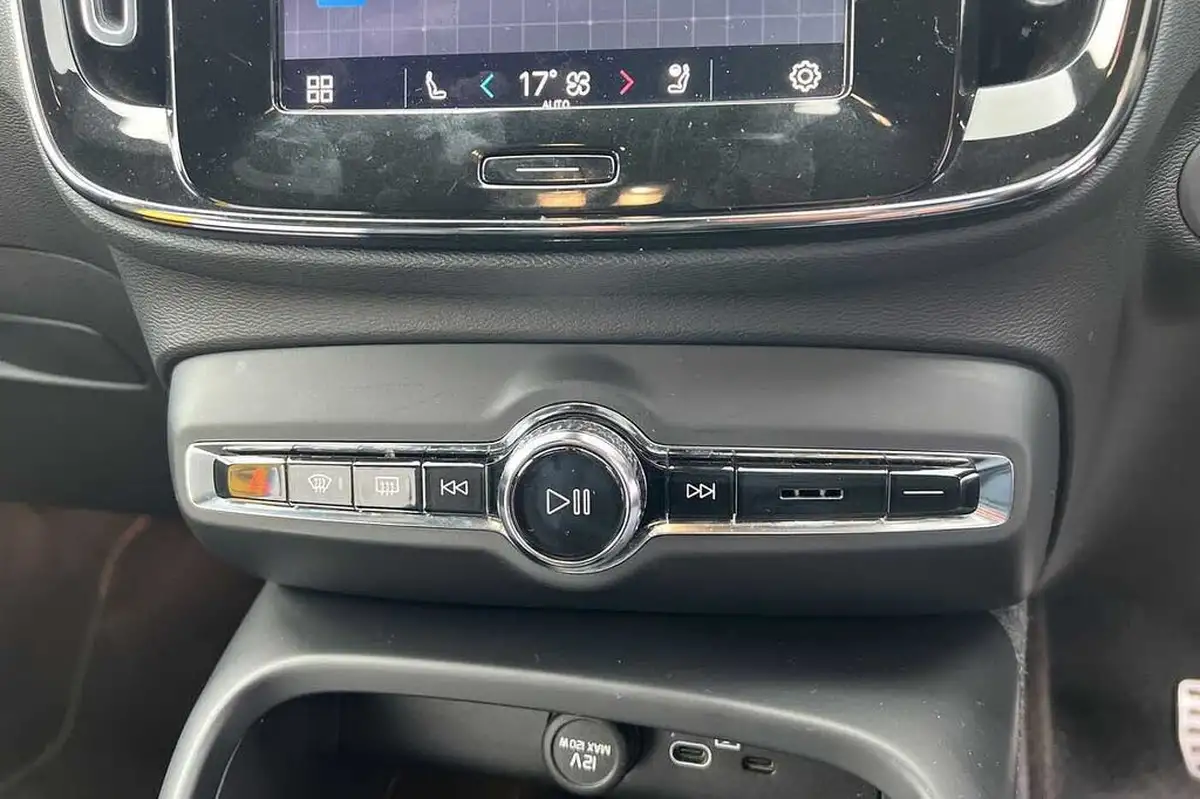 2022-volvo-xc40-e-recharge-plus-228bhp-big-13